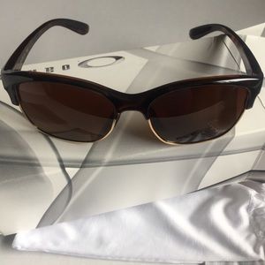 FLASH SALE! Oakley women’s polarized sunglasses